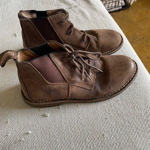 Blundstone slip on desert boots. Sz 9.5